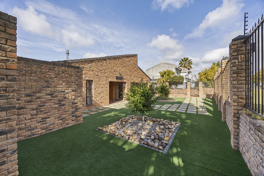 7 Bedroom Property for Sale in Sonstraal Western Cape